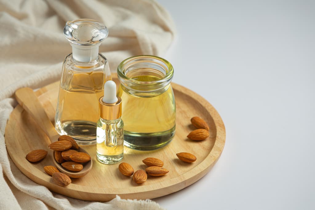 زيت اللوز